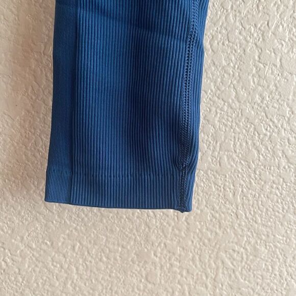 Athleta Aurora seamless tight size small like new - Picture 5 of 6